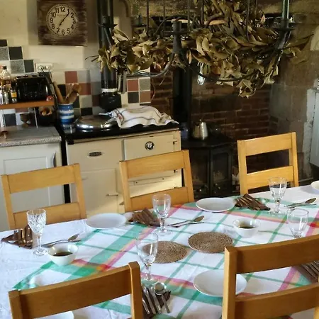 Savriere Main Large House Hébergement de vacances *